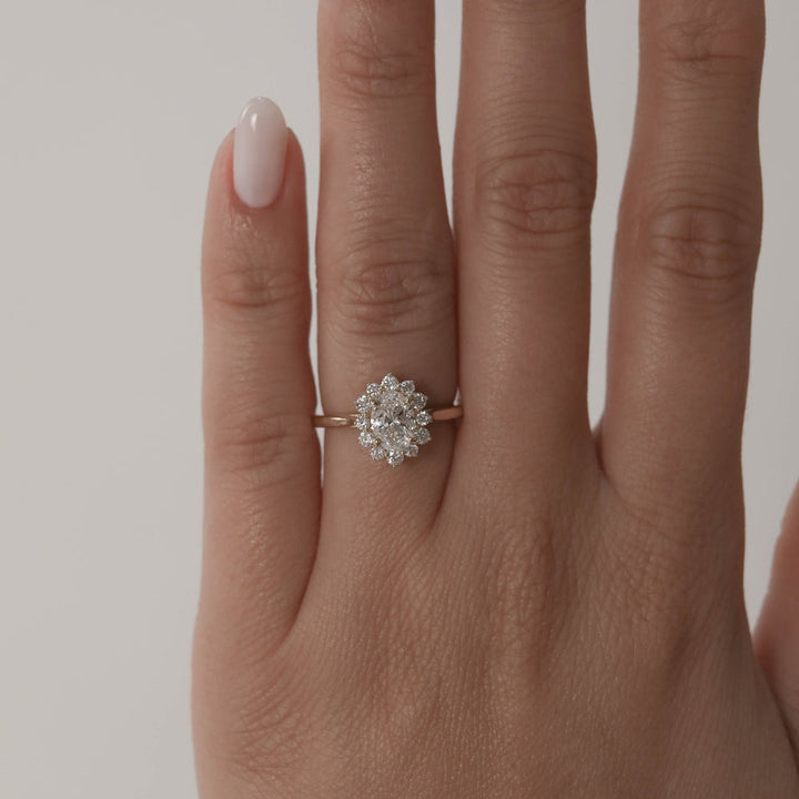 1.5ct-2.5ct Oval Cut Halo Moissanite Diamond Engagement Ring