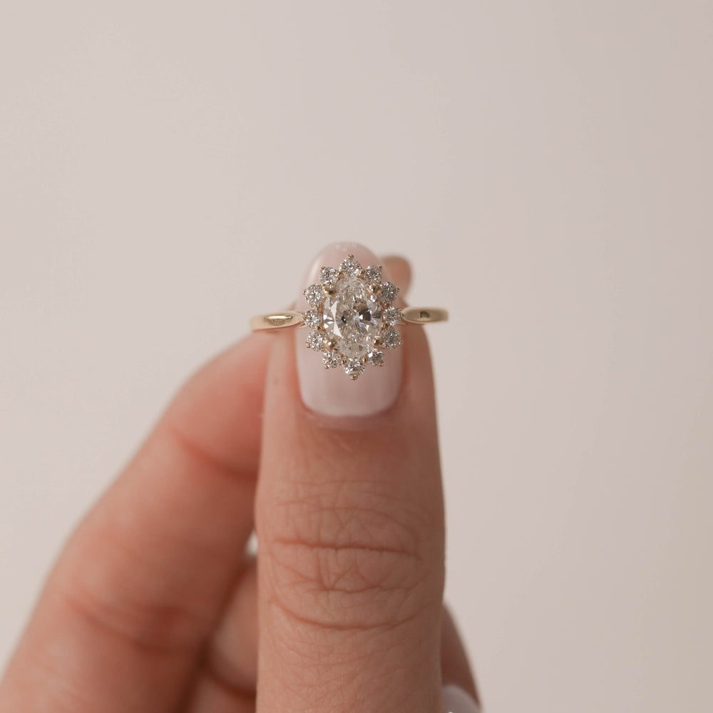 1.5ct-2.5ct Oval Cut Halo Moissanite Diamond Engagement Ring