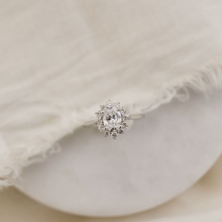 1.5ct-2.5ct Oval Cut Halo Moissanite Diamond Engagement Ring