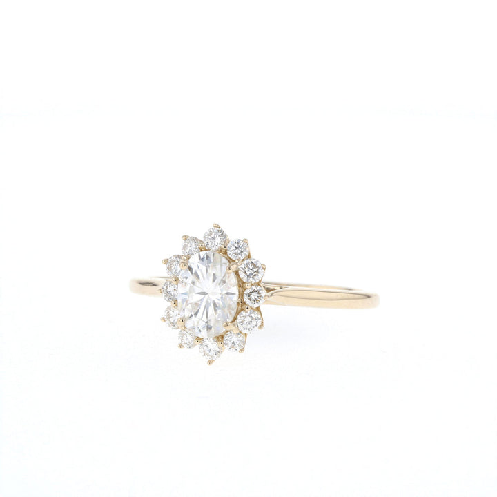 1.5ct-2.5ct Oval Cut Halo Moissanite Diamond Engagement Ring