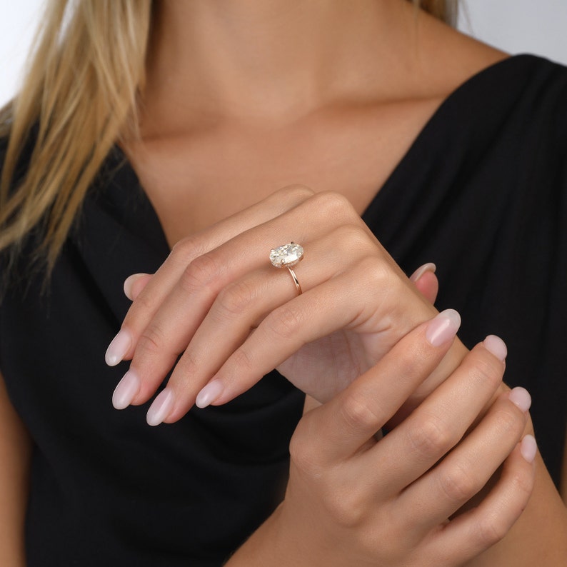 2.0CT Oval Diamond Moissanite Engagement Ring