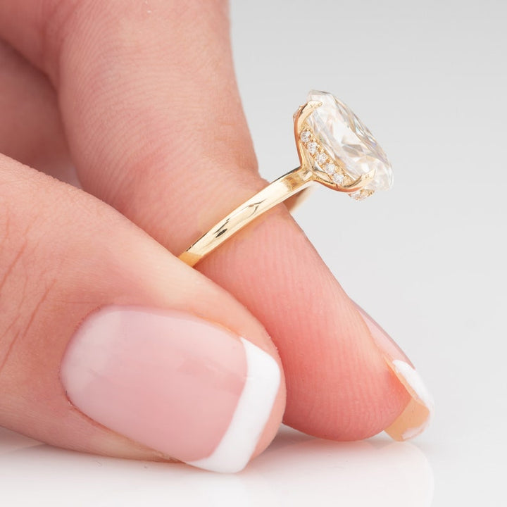 2.0CT Oval Diamond Moissanite Engagement Ring