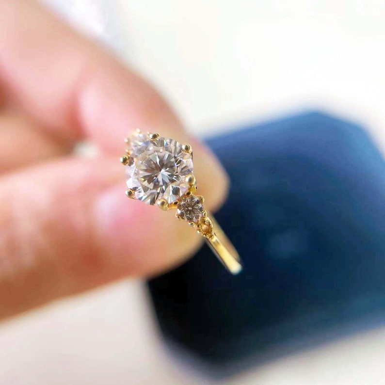 Round Brilliant Three Stone Moissanite Diamond Ring