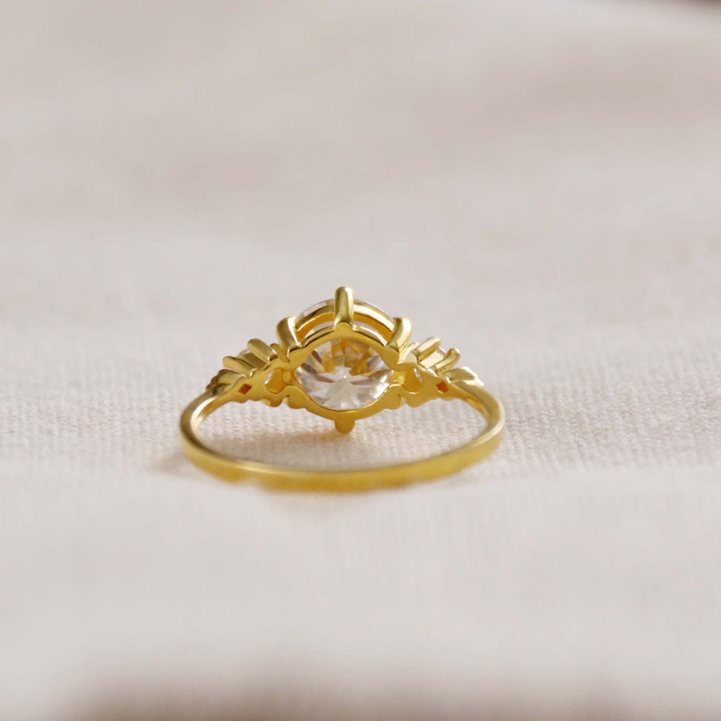 Round Brilliant Three Stone Moissanite Diamond Ring