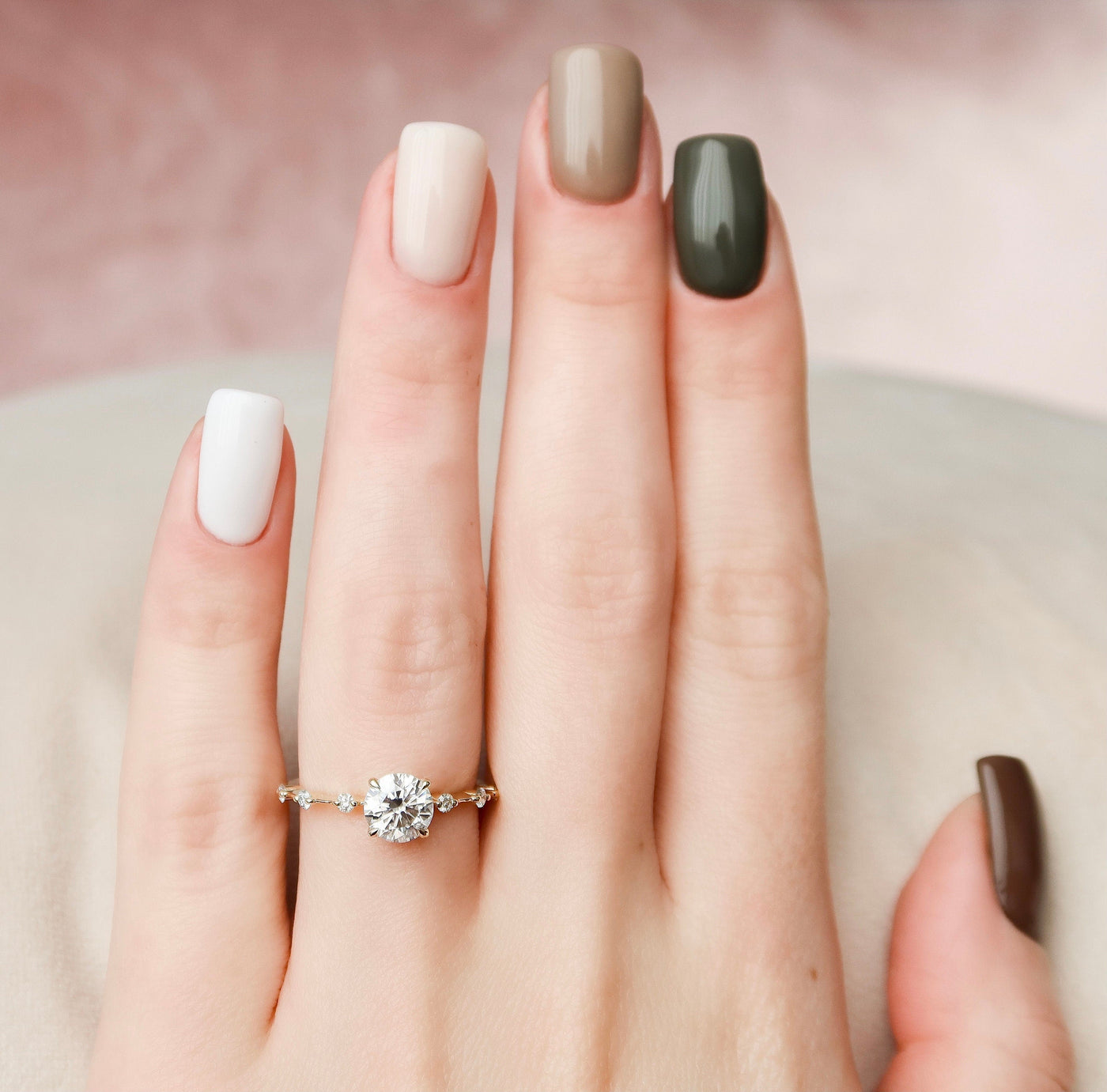 1.0CT Round Cut Moissanite Solitaire Engagement Ring