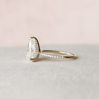 2.5 CT Pear cut Moissanite Engagement Wedding Ring