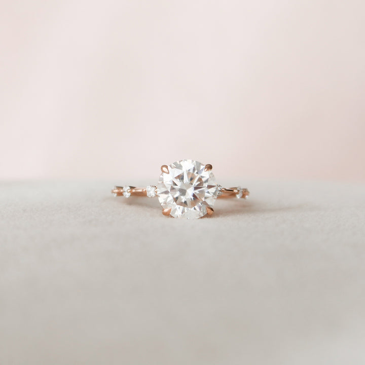 2.5 CT Round Cut Moissanite Engagement Ring