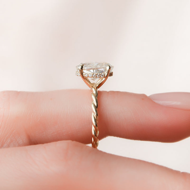2 CT Oval cut Braided Moissanite Engagement Ring