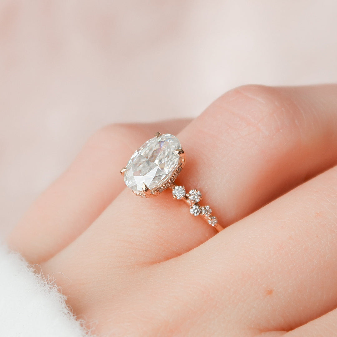 2 CT Oval shape Moissanite Engagement Ring