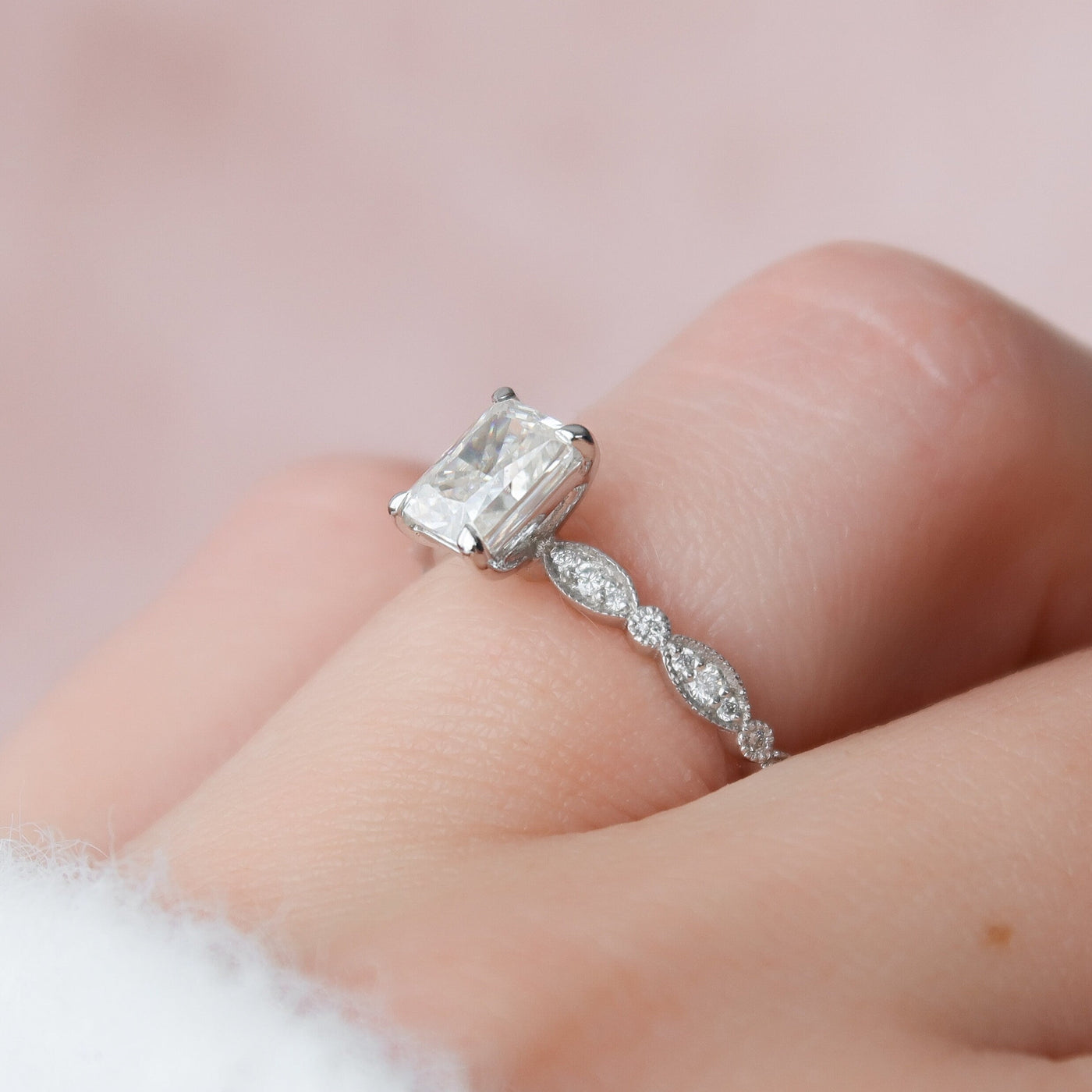 1 CT Radiant Cut Moissanite Engagement Ring