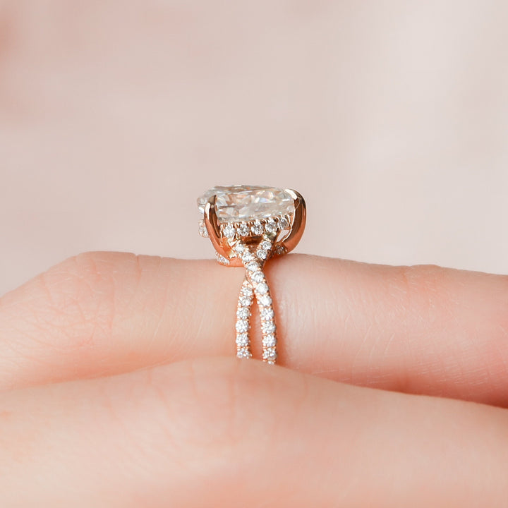 1.0CT Pear Cut Split Shank Moissanite Engagement Ring
