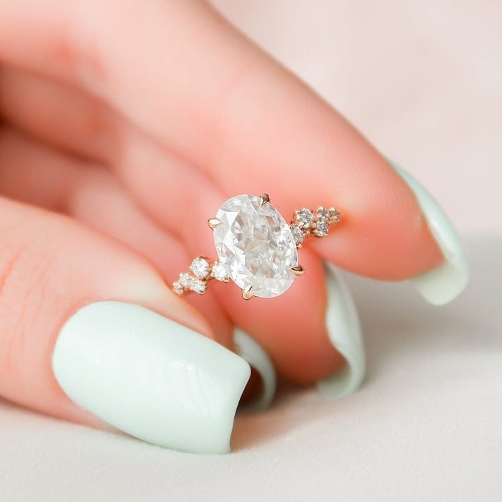 2 CT Oval shape Moissanite Engagement Ring