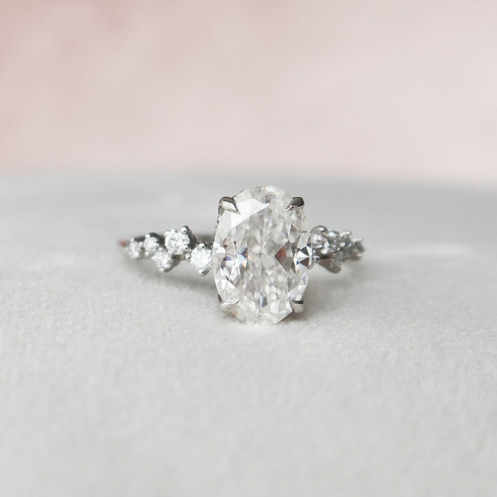 2 CT Oval shape Moissanite Engagement Ring