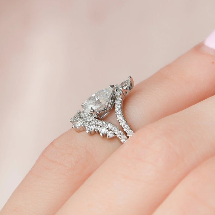 1.0CT Vintage Pear Cut Moissanite Halo Bridal Engagement Ring Set