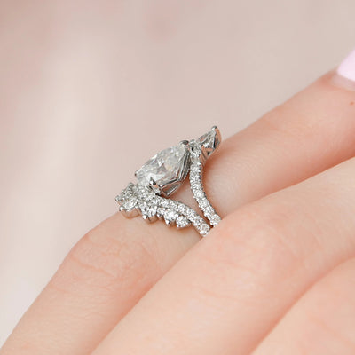 1.0CT Vintage Pear Cut Moissanite Halo Bridal Engagement Ring Set