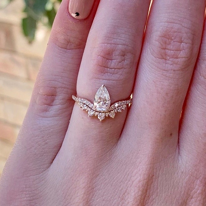 0.95ct Chevron Pear Cut Moissanite Diamond Engagement Ring