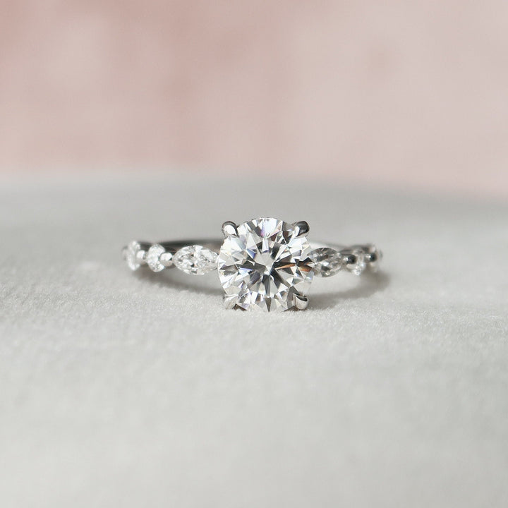 1 CT Oval cut Moissanite Engagement Ring