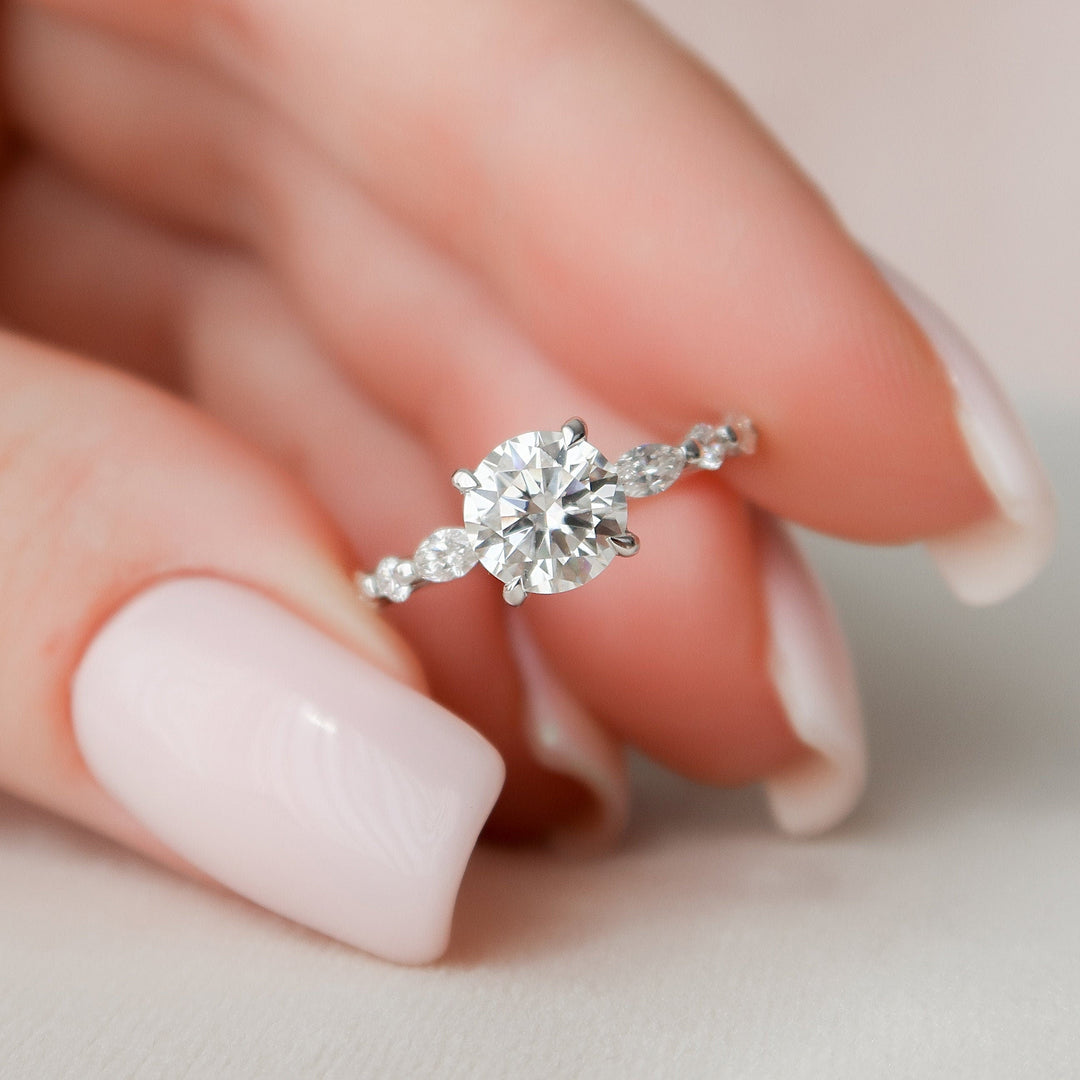 1 CT Oval cut Moissanite Engagement Ring