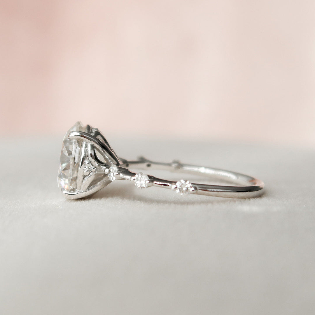 2.5 CT Round Cut Moissanite Engagement Ring