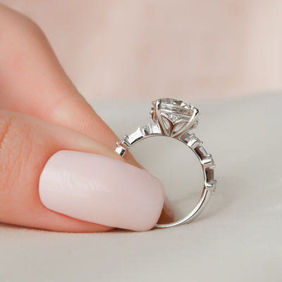 2.5 CT Round Cut Moissanite Engagement Ring