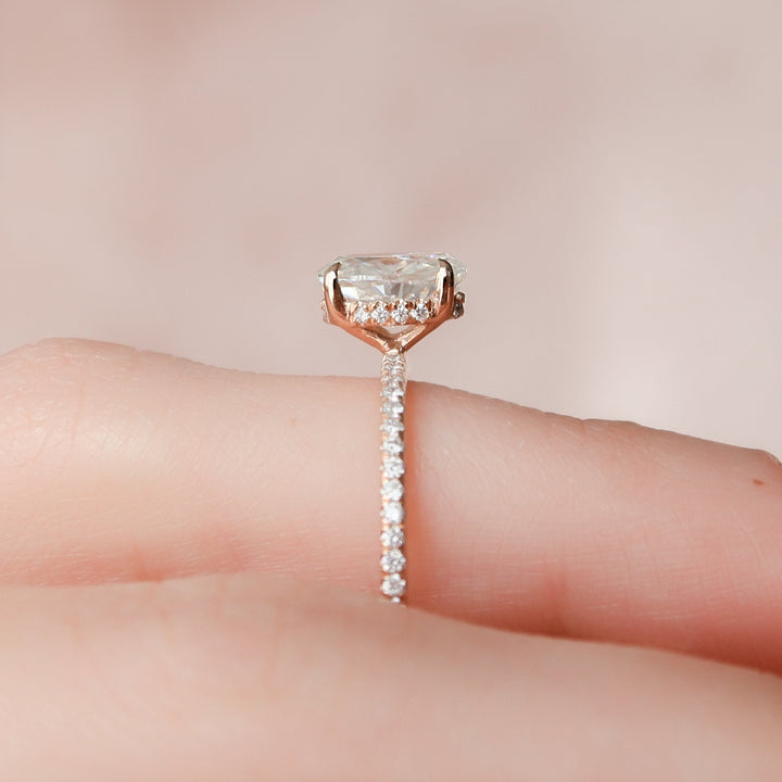 1 CT Oval Cut Moissanite Engagement Ring
