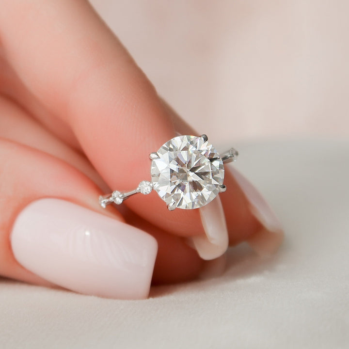 2.5 CT Round Cut Moissanite Engagement Ring