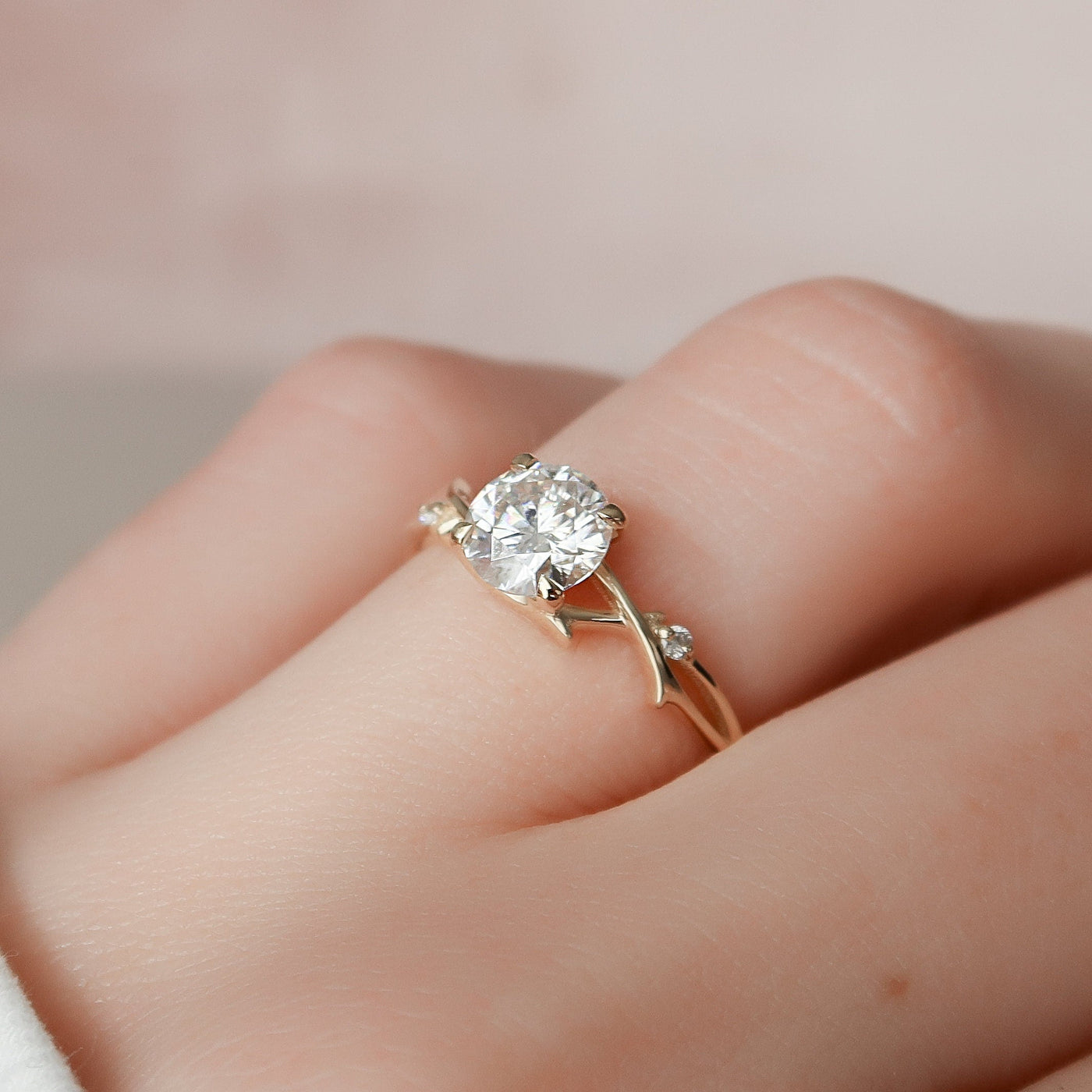 1 CT Round cut Moissanite Engagement Ring