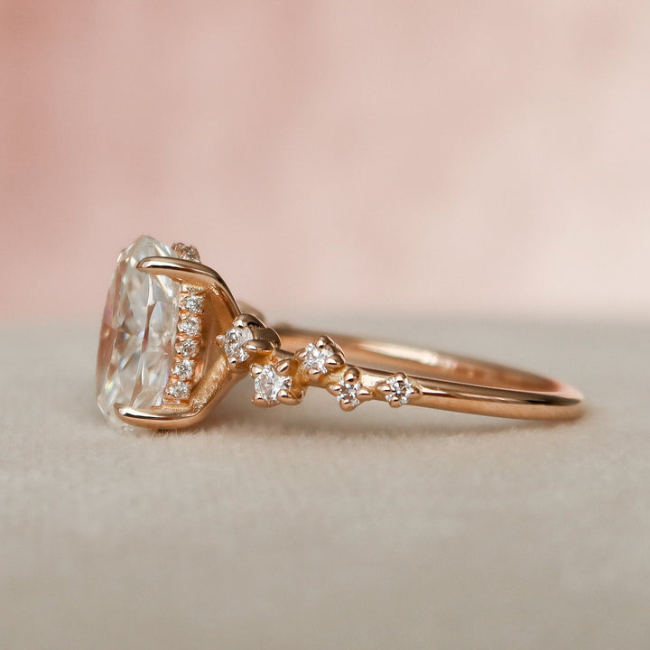 2 CT Oval shape Moissanite Engagement Ring