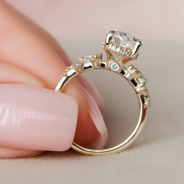 2 CT Oval shape Moissanite Engagement Ring