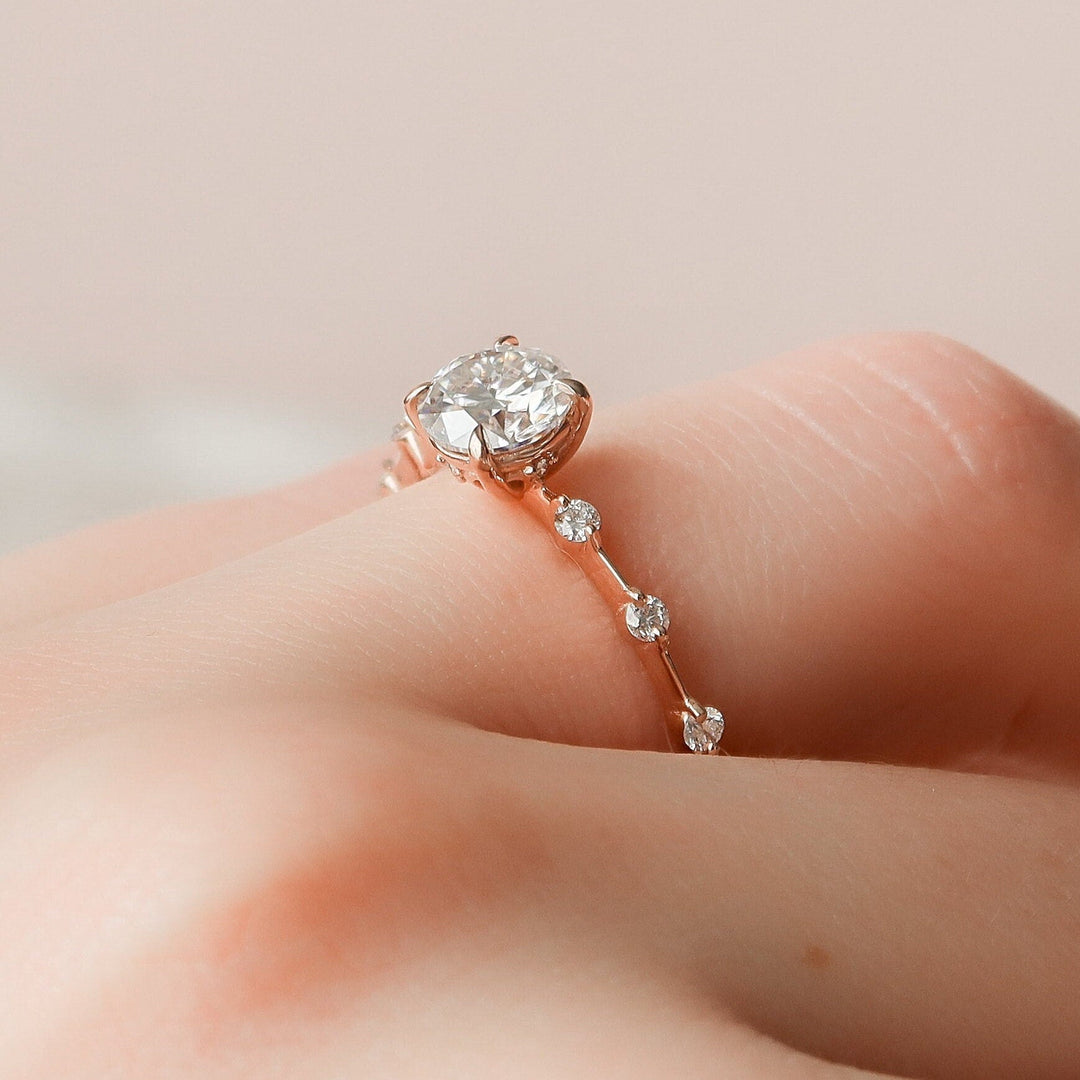 1.0CT Round Cut Moissanite Solitaire Engagement Ring