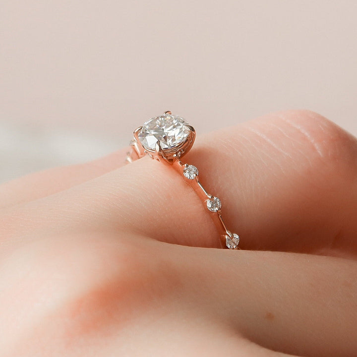 1.0CT Round Cut Moissanite Solitaire Engagement Ring