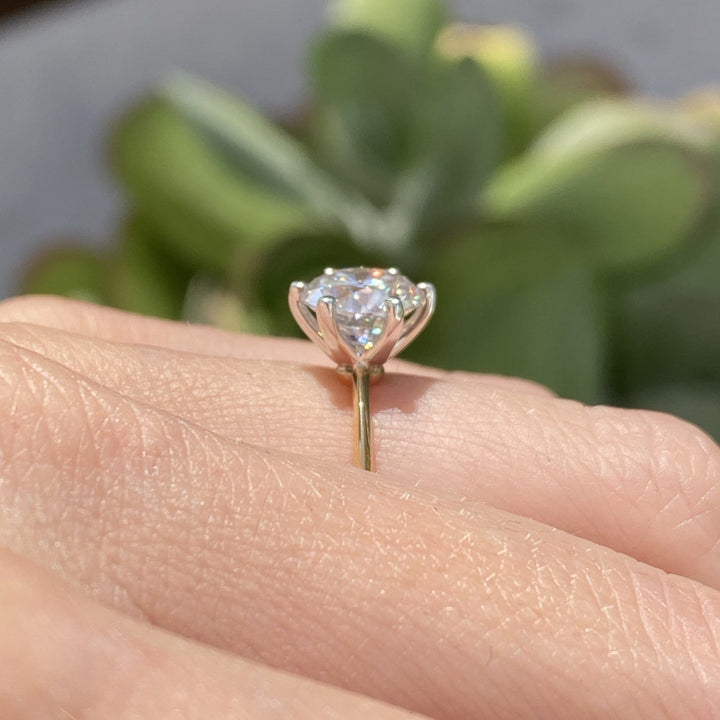 2.0CT Round Brilliant Diamond Solitaire Moissanite Engagement Ring